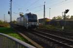 LZ kommt hier die für Transpetrol fahrende 193 811 in Nievenheim eingefahren......gleich wird sie in den Übergabebahnhof einfahren und den
Northeimer an den Haken nehmen. 31.10.2015