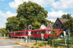 Schienenbus der RuhrtalBahn am Bahnübergang Voestenstr.