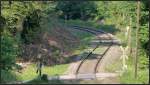 Der Blick auf die Angertalbahn im Wald unweit von Ratingen Ende August 2014.
Hier der Blick auf den Bahnübergang Kickenau.