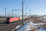 185 339 mit dem EZ 51716 von Nürnberg Rbf nach Senftenberg bei der Ausfahrt in Gutenfürst, 16.02.2018