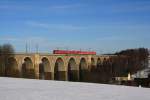 RE 3445, von Nrnberg nach Dresden, berquert den Frankensteiner Viadukt.