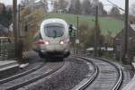 Pnktlich kommt am 03.11.2013 4011 591-7  Salzburg  mit dem ICE 1650 nach Wiesbaden Hbf durch Glauchau Schnbrnchen gefahren.