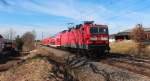 140 585-8 fährt am 07.03.2015 mit dem RE 4789 (Hof Hbf - Dresden Hbf) nahe der Ortschaft Lobsdorf bei St.