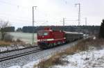 DR 243 005-6 / DB 143 005-7 von DB Regio Halle (Baujahr 1984, LEW) auf Werkstattfahrt mit Sonderzug von Dresden nach Hof anlässlich der Streckenelektrifizierung Plauen - Hof, KBS 510 Dresden - Hof + KBS 544 Zwickau - Hof, fotografiert bei Unterhartmannsreuth zwischen Gutenfürst und Feilitzsch am 05.12.2013 --> Der Stromabnehmer  auf  dem 1. Personenwagen gehört zu E 44 044, welche ab Gutenfürst mit dem 2. Teil des Sonderzuges parallel fuhr, zum Leidwesen der Fotografen nicht so versetzt, wie angekündigt.    