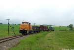 Am 22.05.2009 rollt 106 992 mit DGS 91915 ins den ehem. Bahnhof von Scheibenberg.