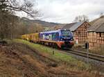 159 233 (raildox) fuhr am 04.02.22 mit einem Holzzug durch Leutenberg nach Blankenstein.
Am Zugschluß war 293 002.