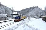 293 002 fuhr nach dem Richtungswechsel in Wurzbach am 08.01.22 mit einem leeren Holzzug von Blankenstein nach Saalfeld.