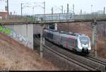 Nachschuss auf 9442 815 (Bombardier Talent 2) von Abellio Rail Mitteldeutschland als RB 74813 (RB20) von Weißenfels nach Halle(Saale)Hbf, die in Halle (Saale), Kasseler Straße, auf der