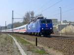 ZDF-Express-Lok 120 151-6 vor dem IC 2355 nach Ostseebad Binz auf der Fahrt durch Bad Ksen am 13.4.2009.