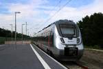 Nachschuss auf 9442 305 (Bombardier Talent 2) von Abellio Rail Mitteldeutschland als RB 74625 (RB20) von Eisenach nach Halle(Saale)Hbf Gl. 13a, der den Bahnhof Schkopau auf der Bahnstrecke Halle–Bebra (KBS 580) verlässt. [8.8.2017 - 16:25 Uhr]