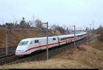 Nachschuss auf 401 064-1 (Tz 160  Mülheim an der Ruhr ) als verspäteter ICE 597 (Linie 11) von Berlin Hbf (tief) nach München Hbf, der in Halle (Saale), Kasseler Straße, auf der