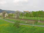 Die Unstrutbahn bei Wangen zwischen Nebra und Roleben, mit Blick auf das Besucherzentrum der  Arche Nebra - Die Himmelsscheibe erleben , am 01.05.2013.