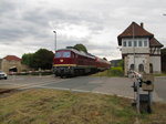 EBS 132 334-4 mit dem DPE 74386 von Naumburg (S) Hbf nach Karsdorf, am 20.08.2016 bei der Ausfahrt in Laucha (U).