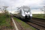 1442 671 (Bombardier Talent 2) von DB Regio Südost als RB 16365 (RB75) von Lutherstadt Eisleben nach Eilenburg setzt zum Halt am Hp Teutschenthal Ost auf der Bahnstrecke Halle–Hann. Münden (KBS 590) an. [13.4.2017 - 18:10 Uhr]