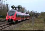 Fahrzeugwechsel auf der S7: Drei gebrauchte Hamster aus dem Rheinland...
Nachschuss auf 442 103 (Bombardier Talent 2) der S-Bahn Mitteldeutschland (DB Regio Südost) als S 37718 (S7) von Halle(Saale)Hbf Gl. 13a nach Halle-Nietleben, die den Hp Halle-Silberhöhe auf der Bahnstrecke Halle–Hann. Münden (KBS 590) verlässt. [14.4.2018 | 9:29 Uhr]