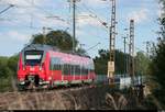 Über den Sträuchern: Nachschuss auf 442 603 (Bombardier Talent 2) der S-Bahn Mitteldeutschland (DB Regio Südost) als S 37755 (S7) von Halle-Nietleben nach Halle(Saale)Hbf Gl.