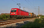 Kesselzug Richtung Sangerhausen rollt mit 187 173-0 am km 12,2 in Zscherben der Abendsonne entgegen.

🧰 DB Cargo
🕓 30.6.2022 | 19:26 Uhr