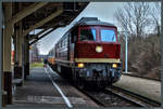 132 334-4 der EBS wartet am 05.02.2018 im Bahnhof Sömmerda auf Fahrgäste Richtung Buttstädt.