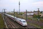 401 ??? als ICE 704 (Linie 18) von München Hbf nach Hamburg-Altona fährt in Halle-Ammendorf auf der Neubaustrecke Erfurt–Leipzig/Halle (KBS 580).