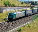 185 610-3 mit LKW Walter KLV am 18.08.16 bei Neuhof (Kreis Fulda) auf der KBS615