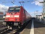 Verstärker-RE 30 nach Marburg steht mit 146 259 auf Gleis 3 in Butzbach.