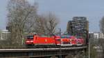 146 240 schiebt einen RE54 nach Bamberg über die Deutschherrnbrücke.