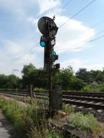 Ein Vorsignal von hinten am 27.06.15 bei Hanau Hbf Südeinfahrt 