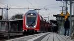 Br 446 032 mit zwei Mittelwagen und 446 030 erreicht auf der Fahrt nach Heidelberg Bensheim. Nach und nach wird der Twindexx als  Main-Neckar-Ried Express  auf den Linien 60, 67, 68 und 70 zum Einsatz kommen.