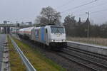 Mit Gaswagen am Haken kam 186 431-3 durch Sulzbach gen Weinheim Hbf gefahren am Dienstag den 14.12.2021