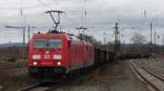 2 185er ziehen einen Güterzug durch Babenhausen gen Darmstadt. Aufgenommen am 9.12.2018 12:42