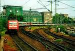 101 098 verlässt mit EC nach Hmb=Altona den Hauptbahnhof Mannheim, 25.05.2005