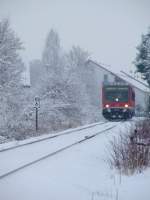 Die Strecke Frankenthal - Freinsheim (- Grnstadt/ Ramsen) am 20.12.2010 in Flomersheim nach starkem Schneefall.