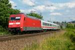 101 091-7 ist mit dem IC 2056 Heidelberg - Saarbrcken am 26.06.2012 bei Kaiserslautern Pfaffwerk