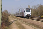 429 107 ist als RE (SÜWEX) Koblenz - Mannheim im Saartal unterwegs und hat gerade den Bahnhof Ensdorf Saar durchfahren.