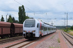 429 114 ist als RE (süwex) nach Koblenz kurz vor dem Bahnhof Ensdorf, der ohne Halt durchfahren wird, unterwegs.