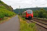 
Der  Baby-Hamster   442 501 / 442 001 (94 80 0442 501-3 D-DB / 94 80 0442 001-4 D-DB) ein kleiner zweiteiliger Bombardier Talent 2 der DB Regio mit dem Taufnamen  Oberbillig  fährt am 20.06.2014, als RB 81  Moseltal-Bahn  (Koblenz – Cochem – Wittlich – Trier),  Winningen (Mosel) in Richtung Trier.
 
Der Triebzug wurde 2009 unter den Fabriknummern HEN 25297 und HEN 25296 bei Bombardier Transportation GmbH in Hennigsdorf gebaut, die Abnahme erfolgte jedoch erst am 16.01.2013. 

Dem freundlichen Lokführer einen lieben Gruß zurück.