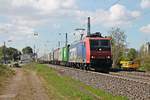 Am Vormittag des 13.04.2017 fuhr Re 482 034-6  Dusiburg  mit einem Containerzug, welche sie bis nach Aachen West bringen wird, durch Heitersheim in Richtung Freiburg (Breisgau).