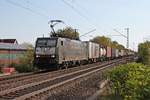 Mit einem Containerzug nach Rotterdam war am 13.04.2017 die MRCE/SBBCI ES 64 F4-288 (189 288-4)  SBB Cargo International  südlich von Heitersheim im Rheintal in Richtung Freiburg (Breisgau)