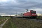 101 096-6 mit dem EC 6 von Zrich HB nach Hamburg Altona am Nachmittag des 03.01.14 bei Hgelheim.