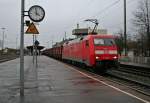 152 045-1 mit einem Mllzug gen Basel am Nachmittag des 28.02.14 im Bahnhof Mllheim (Baden).