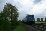 185 515-4 mit einem KLV-Zug aus der Schweiz/Italien gen Norden am Nachmittag des 18.04.14 nrdlich von Mllheim (Baden).