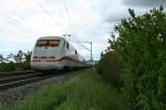 401 076-5 als ICE 74 von Zrich HB nach Kiel Hbf am Mittag des 08.05.14 westlich von Hgelheim.