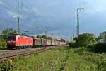 185 119-5 mit einem gemischten Gterzug aus Basel/Weil am Rhein in Richtung Mannheim am Nachmittag des 14.05.14 im Bahnhof Mllheim (Baden).