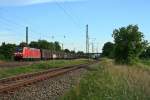 185 135-1 mit einem RedBull-Zug von Bludenz nach Bremerhaven-Kaiserhafen am Abend des 06.06.14 in Orschweier.