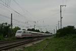 401 011-2 als ICE 70 von Basel SBB nach Hamburg-Altona am Nachmittag des 06.08.14 in Mllheim (Baden).