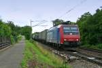 482 024-7 mit dem 40262, der auf dem Weg von Mortara nach Krefeld-Linn in Mllheim (Baden) den Sggmrs33 68 49-52 110-7 aussezten musste am Nachmittag des 12.07.14 in Leutersberg.