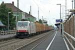 185 580-8 verfolgt am Nachmittag des 23.07.14 mit einem KLV-Zug im Schlepp den aus X73903 gebildeten IRE von Mulhouse-Ville nach Freiburg (Breisgau) Hbf.