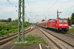 146 233-2 mit einem RE von Schliegen nach Offenburg am Nachmittag des 23.07.14 beim Verlassen des Bahnhofs Müllheim (Baden).