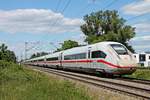 Nachschuss auf 412 039 (9039/5812 039-6), als dieser am Nachmittag des 29.05.2020 als ICE 70 (Chur HB - Hamburg Altona) über die Rheintalbahn durchs Industriegebiet von Buggingen in Richtung Freiburg (Breisgau) fuhr.