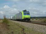 Die 485 003-8 der BLS ist mit ihrer Rola auf dem Weg von Freiburg (Breisgau) Gbf nach Navara, welche Sie bis Domodossola bringen wird.